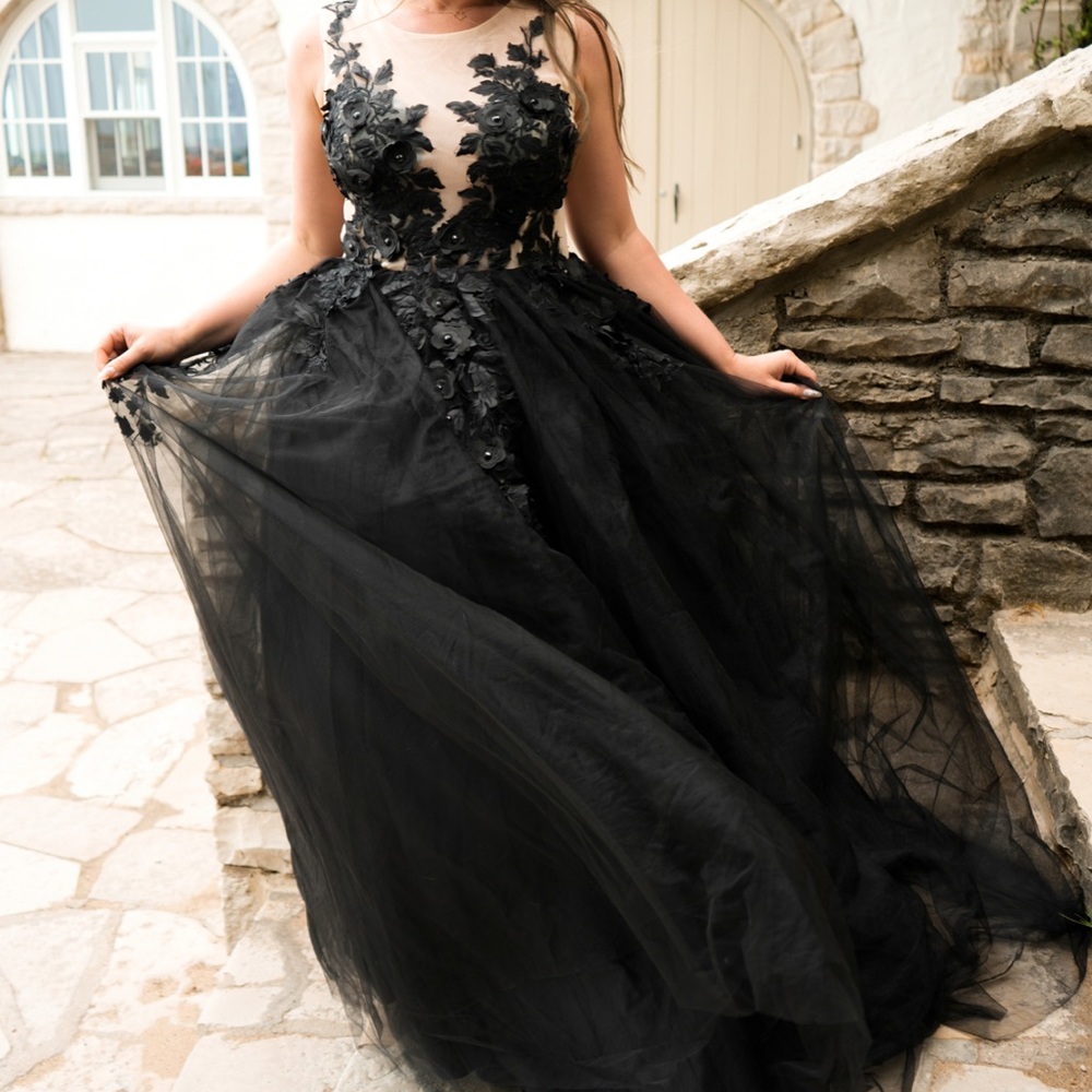 Gothic Black Wedding Dress 3-D Floral Black Prom Dress A-Line Tulle Size 16US